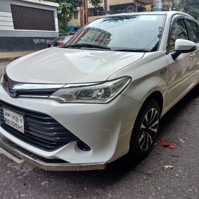 2015 Toyota corolla axio hybrid Profile Picture