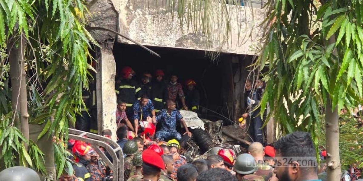 মাইলস্টোন কলেজে আছড়ে পড়ল বিমান বাহিনীর উড়োজাহাজ, নিহত অন্তত ১
