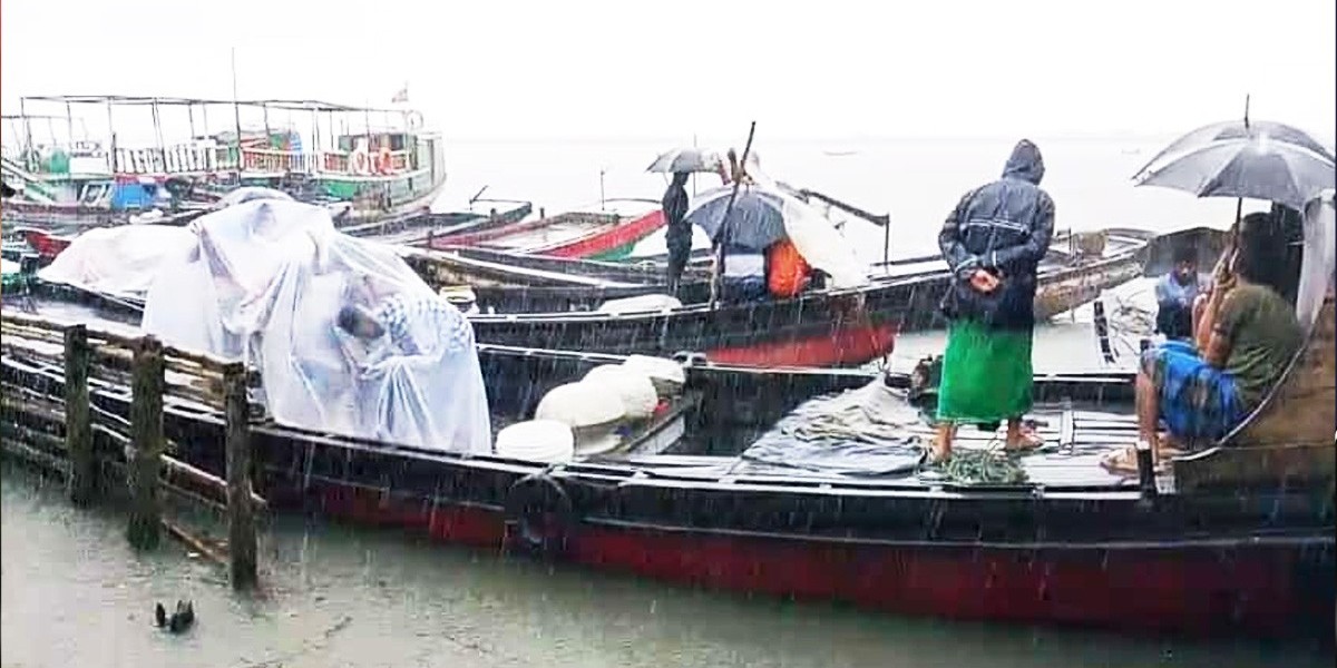 নিম্নচাপের প্রভাবে সাতক্ষীরার উপকূলীয় নদীতে পানি বৃদ্ধি