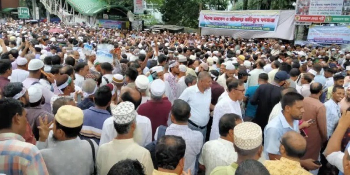 এক মাস পর কর্মবিরতি পালনের হুঁশিয়ারি দিয়ে শিক্ষকদের আন্দোলন স্থগিত