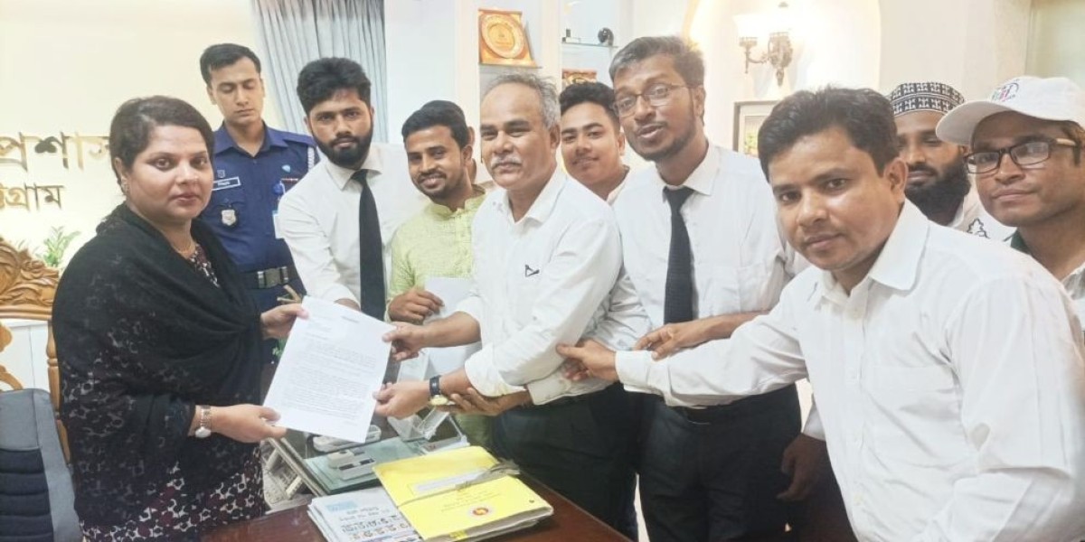 চট্টগ্রামে চারলেন সড়ক নির্মাণের দাবিতে প্রধান উপদেষ্টাকে স্মারকলিপি